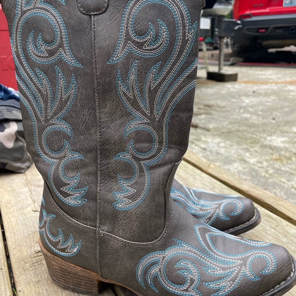 Roper Gray and Blue Heeled Boots with Intricate Stitching